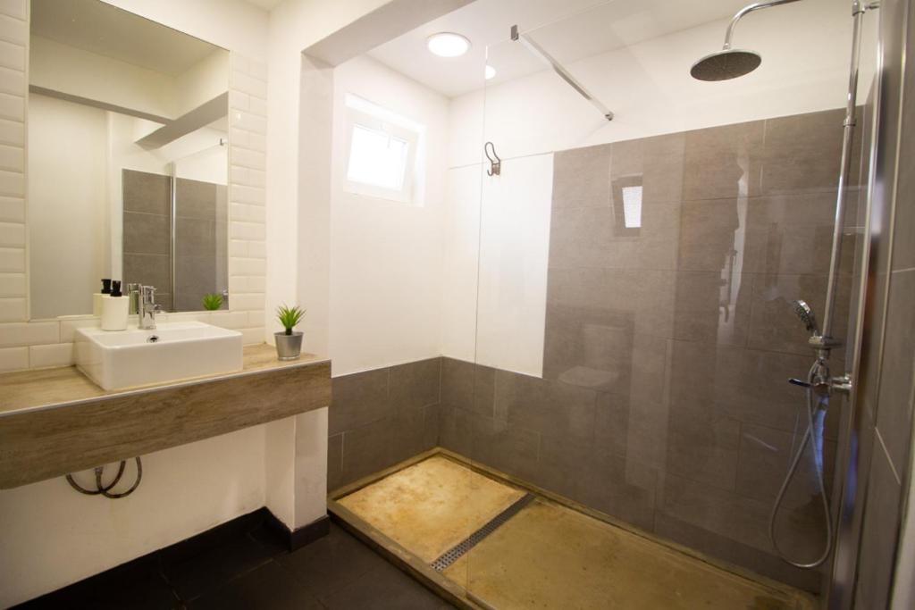 Albergue Bura Surfhouse *